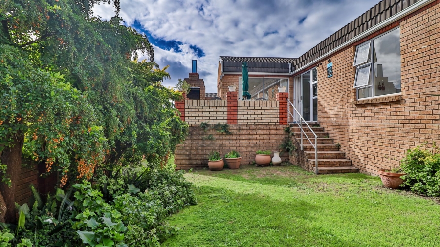 To Let 3 Bedroom Property for Rent in Lovemore Heights Estate Eastern Cape